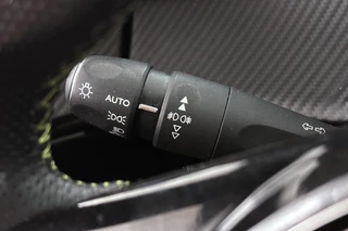 Peugeot 2008 1.2 PureTech GT Pack Stoelverwarming Keyless Achteruitrijcamera / 35