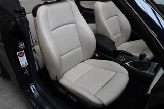 BMW 1 Series Cabrio 118i High Executive M Sport Pakket  / Navigatie Professional / Xenon / Leder / Hifi / Stoelverwarming / Climate Control / Lichtpakket / Windscherm / 18 Inch / Cruise Control / Bluetooth / 19