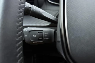Peugeot 2008 1.2 Turbo 100 Allure | Draadloos Apple Carplay/Android Auto | Parkeersensoren | Privacy Glass | Lichtmetalen velgen | / 21
