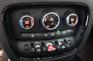 MINI Clubman Cooper Salt Business Automaat  / Navigatiesysteem / Panoramadak / 17 Inch / Apple CarPlay / Chrome Line / Head-Up Display / Climate Control / Bluetooth / Cruise Control / 26
