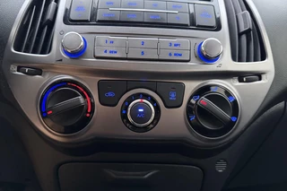 Hyundai i20 1.2i i-Motion 85pk | 5 Deurs | Airco | Lichtmetalen Velgen | Audio | Weinig Kilometers / 20