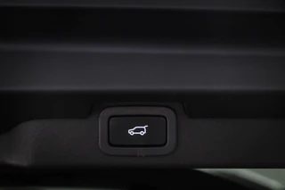 Land Rover Discovery 3.0 Si6 HSE Luxury 7p. | LUXURY PACK | STUURVERWARMING | ACHTERBANKVENTILATIE | MASSAGE | HEAD UP | 360 CAMERA | TREKHAAK / 24
