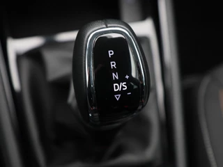Škoda Kamiq 1.0 TSi 110 Pk Automaat Ambition | Cruise Control | Airco | Carplay | Parkeersensoren | 16 Inch | 38.595 Km !! / 26