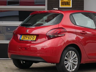 Peugeot 208 1.2 PureTech Signature Cruise| Navi+BT| / 22