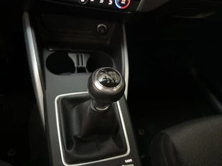Audi Q2 30 TFSI Epic LED Navigatie Parkeersensoren Climate Control / 20