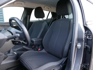 Peugeot 2008 1.2 PureTech Active Pack | 100PK | Trekhaak | Cruise Control | Parkeersensoren Achter | Airco | Navigatie | Climate Control | / 9