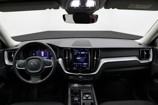 Volvo XC60 2.0 B4 MHEV 197PK Momentum 2WD Dealeronderhouden | Apple Carplay / Android Auto / 12