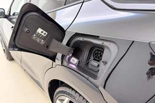 Opel Mokka Electric GSE 54 kWh | GSE | Stoel/stuurverwarming | Achteruitrijcamera | Unieke uitvoering | 20" Lichtmetalen velgen | Adapt. Cruise control | Alcantara sportstoelen / 20