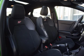 Ford Puma 1.5 EcoBoost ST-X | 170 PK | Pano | Sportstoelen | Stuur- en Stoelverwarming / 19