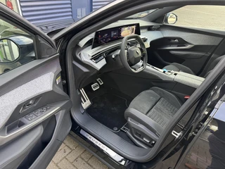 Peugeot 5008 1.6 Plug-in Hybrid 225 PK GT 7 Persoons | Apple Carplay/Android Auto | Climate Control | lichtmetalen velgen 20 Inch | Panorama Dak | Verwarmde Voorstoelen / 12