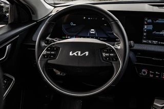 Kia EV6 Light 77.4 kWh | SOH 100% | Trekhaak | ACC | Camera | LED | Keyless | Navigatie | Apple Carplay/Android Auto | Dealeronderhouden | 19" / 17