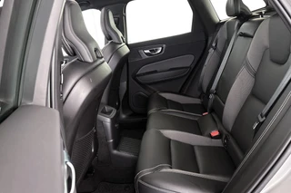 Volvo XC60 2.0 T6 Plug-in hybrid AWD R-Design Pano Trekhaak Harman Kardon Stoelverwarming 21" / 11