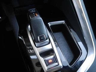 Peugeot 5008 1.2 PureTech Active | Automaat | Trekhaak | 7 zits | Achteruitrijcamera | Parkeersensoren voor | Apple carplay | Climate control | Cruise control | / 23