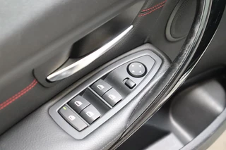 BMW 3 Serie Touring 316i High Executive Sport Line  / Navigatie Professional / Leder / Stoelverwarming / Climate Control / 18 Inch / Bluetooth / Xenon / Parkeersensoren / Cruise Control / 25