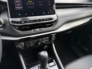 Jeep Compass 4xe 240 Plug-in Hybrid Electric Summit | Apple-Android | Parkeercamera | Leder bekleding / 18