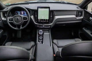 Volvo XC60 T6 AWD Ultra Black Edition Trekhaak Pano 360 Head up 21'' / 12