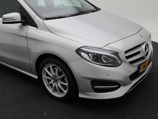 Mercedes-Benz B-klasse 250 Ambition Automaat 211 Pk | Camera | Trekhaak | Keyless | LED | Navigatiesysteem | Parkeersensoren | 18 Inch | 81.928 Km / 17
