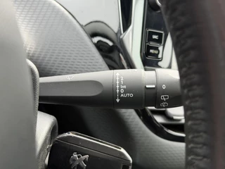 Peugeot 2008 Blue Lion 1.2 PureTech 130PK Navigatie, Parkeersensoren Achter, Panoramadak, Trekhaak, Airco / 21