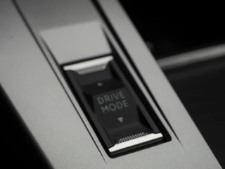 Peugeot 308 1.2 Hybrid 145 e-DCS6 GT € 6000,- DEMOVOORDEEL! | AGR stoelen | Stoel en stuurverwarming | Camera rondom | Adaptieve cruise control | Panoramadak | Afneembare trekhaak | Full led | 18 inch lichtmetalen velgen / 41