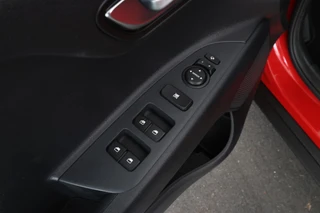 Kia Stonic 1.0 T-GDi MHEV DynamicPlusLine  Trekhaak! Navigatie, Climate, / 16