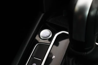 Volkswagen Passat Variant 1.5 TSI 150pk DSG R-Line Business + Keyless Panoramadak 360Camera Stoelverwarming Virtual Cockpit Navigatie / 37