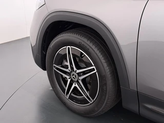 Mercedes-Benz EQB EQB 300 4Matic AMG / 16