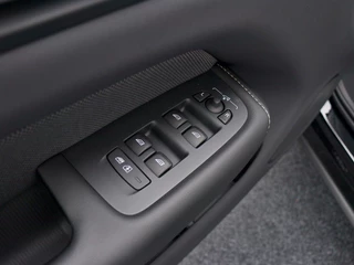 Volvo XC60 2.0 T8 AWD+ Black Edition Pano | Harman/Kardon | 360 camera / 25