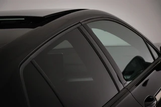 Volkswagen Golf 1.5 eHybrid GTE | LEDER | PANORAMADAK | HEAD UP | STOELVENTILATIE | STUURVERWARMING | TREKHAAK | 18" / 13