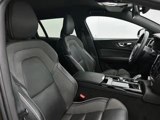 Volvo V60 2.0 T6 Plug-in hybrid AWD Plus Dark Automaat | Adaptive Cruise | Stoel/Stuurverwarming | Leder | Camera | CarPlay | BTW / 12