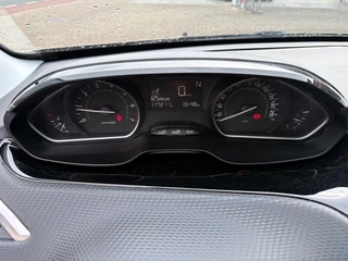 Peugeot 2008 1.2 Puretech Blue Lion Automaat ''Trekhaak - PDC - Navi '' / 13