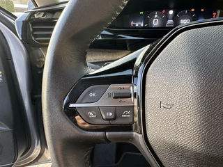 Peugeot 308 SW 1.2 Turbo 130 PK Allure | Automaat | Trekhaak 1400 KG | Navigatie | 360 Graden HD Camera | Full LED Verlichting | Cruise Control | Keyless Entry | Dode Hoek Detectie | Adaptieve Cruise Control | Digitaal Dashbord | 17" Lichtmetalen Velgen | / 17