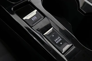 Peugeot 208 1.2 Hybrid 110 e-DCS6 Allure NL Auto Apple CarPlay Parkeersensoren / 32