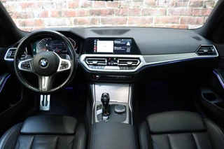 BMW 3 Serie Sedan 330i Executive M Sport Pakket Automaat  / Live Cockpit Professional / Schuif-/kanteldak / Sportstoelen / Achteruitrijcamera / Active Cruise Control met Stop en Go-functie / 19 Inch / Hifi / M Sportremsysteem / Leder / Shadow Line / Neerklapbare Achterbank / Extra Getint Glas / 14