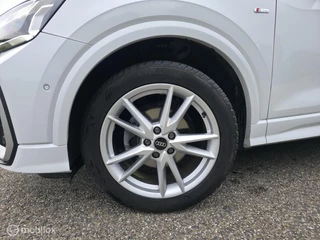 Audi Q2 35 TFSI S Edition / Pano / Navi / Camera / Virtual / 33
