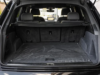 Audi Q7 3.0 TFSI quattro S-Line Panoramadak B&O Advanced Nachtzicht Luchtvering Leder ACC HUD Virtual Cockpit Soft-Close Achterasbesturing Trekhaak 21" / 48