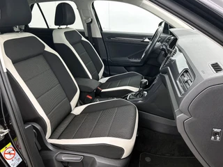 Volkswagen T-Roc 1.5 TSI Sport Automaat | Adaptive Cruise | CarPlay | Camera | Panoramadak | Parkeersensoren | Trekhaak | NAP / 11