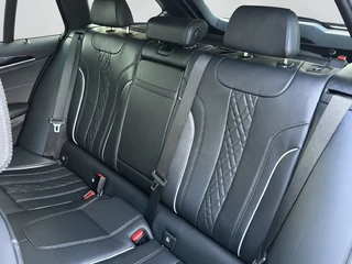 BMW 5 Series Touring 530e M sport PLUS panoramadak, electr trekhaak, lazer, VOL OPTIES! 1 e eigenaar, Origineel NL auto met nap / 12