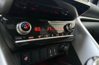 Mitsubishi Eclipse Cross 2.4 PHEV Prestige Automaat | SOH: 98% | Lederen bekleding | Panoramisch schuifdak | Stoel & Stuurverwarming | Camera | Climate control | Extra getint glas / 33