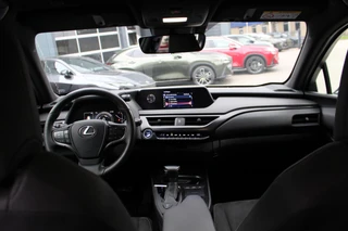 Lexus UX 250h Business Line Pro / 32