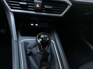 Seat Leon Sportstourer 1.5 TSI 150pk FR Business Intense LED Trekhaak Camera App-Connect Sfeerverlichting / 21