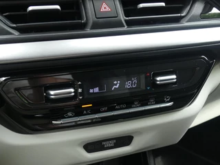 Suzuki Swift 1.2 Style Smart Hybrid BLACK RHINO, Apple Carpl/Andr Auto,Camera, Adaptive Cruise Control Climate Control, Navigatie. / 27