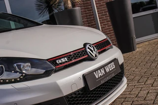 Volkswagen Golf Cabrio 2.0 TSI GTI | 2e eigenaar | DSG | Xenon | Stoelverwarming | Climatronic | Cruise control | Navigatie | Bluetooth | PDC | 18 inch Detroit | Origineel / 45