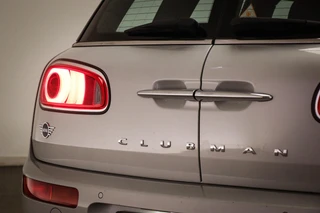 MINI Clubman 1.5 Cooper Business Edition | HALF LEDER | STOELVERWARMING | APPLE | DRAADLOZE LADER | TREKHAAK | 18" / 25