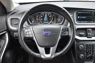 Volvo V40 1.6 T3 MOMENTUM NAVI / PDC / STOEL VERW. / TREKHAAK / 17