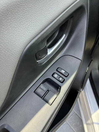Toyota Yaris 1.0 VVT-i Aspiration 5-Deurs | Climate control | Camera | Navigatie | Cruise control | Elektrisch Pakket | Bluetooth telefoonvoorbereiding / 21