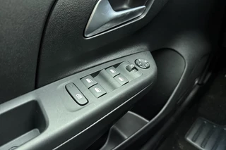 Opel Corsa 1.2 Turbo 100 PK | Navigatie via Carplay | Camera | Parkeersensoren | Cruise control | Airco | 8 Jaar garantie / 19