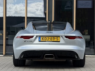 Jaguar F-TYPE P300 RWD R-Dynamic / 9