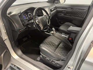 Mitsubishi Outlander 2.4 PHEV Intense+ Automaat / Luxe Lederen bekleding / elektrische kofferklep / Trekhaak / Achteruitrijcamera / 9