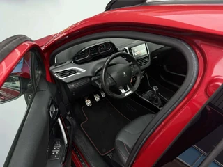 Peugeot 2008 1.2 PureTech GT-line / 6
