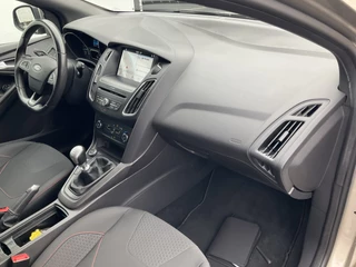 Ford Focus 1.5 ST-Line 1e Eigenaar Nav/Cruise 18 Inch Pdc NL-Auto UITSTRALING! / 21